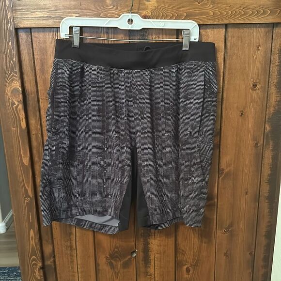 Lululemon T.H.E. Short 9" Linerless, Size XL - Picture 3 of 10